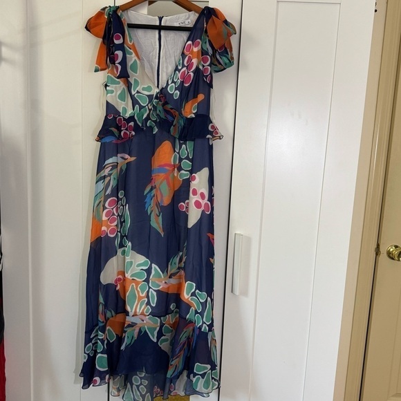 Kiwe lightweight dress size 36 or Small - Picture 2 of 9